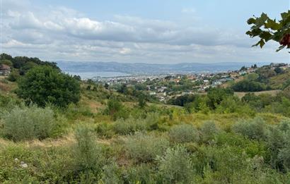 BAŞİSKELE DÖNGELDE DENİZ MANZARALI SATILIK VİLLA ARSASI