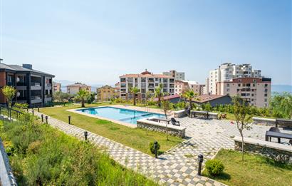 C21 Cius; Havuz ve Bahçeli Site İçerisinde Deniz Manzaralı Daire