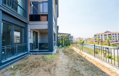 C21 Cius; Havuz ve Bahçeli Site İçerisinde Deniz Manzaralı Daire