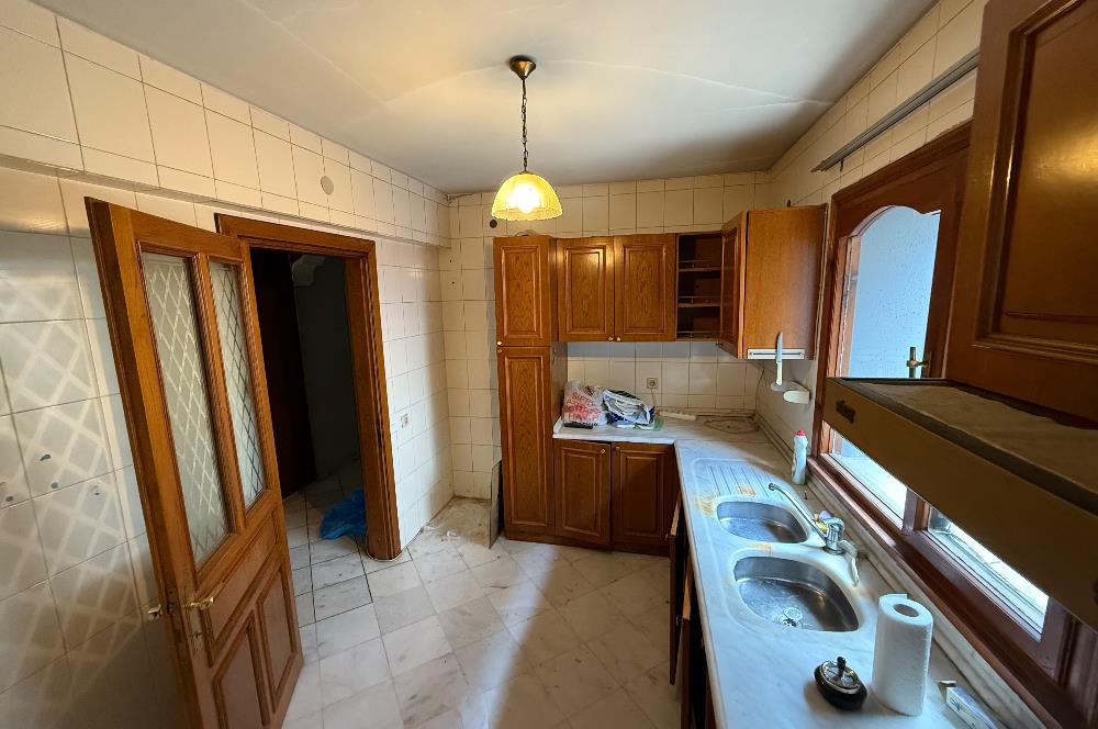 Bağdat caddesi cepheli  3 + 1 satılık