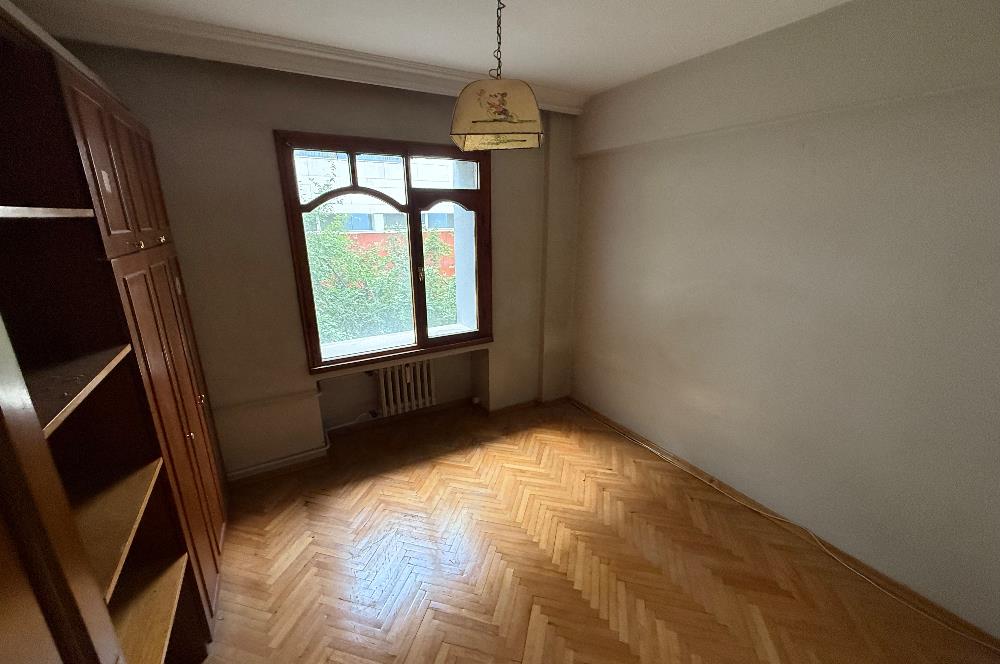 Bağdat caddesi cepheli  3 + 1 satılık