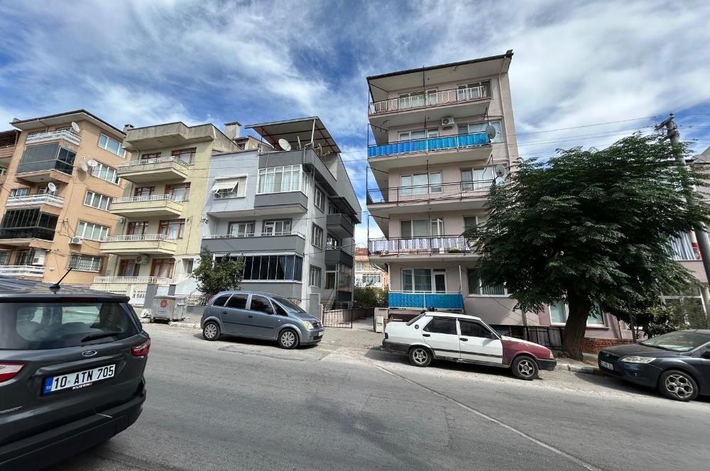 C21 BAL'DAN ALİ HİKMET PAŞA MAH. OKUL KARŞISI ÜZERİ SATILIK 2+1