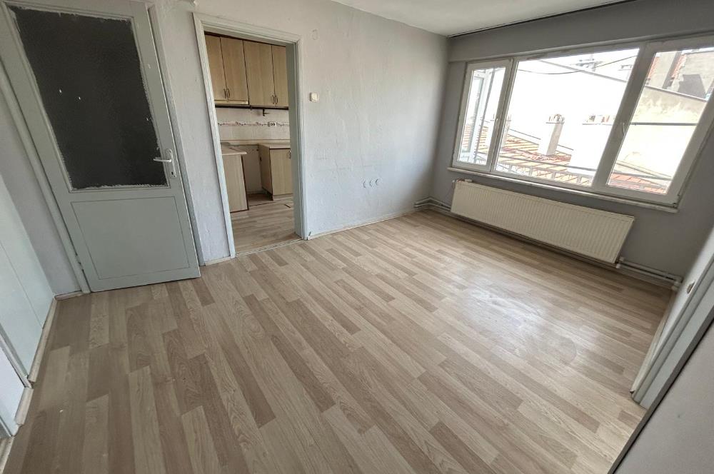 C21 BAL'DAN ALİ HİKMET PAŞA MAH. OKUL KARŞISI ÜZERİ SATILIK 2+1