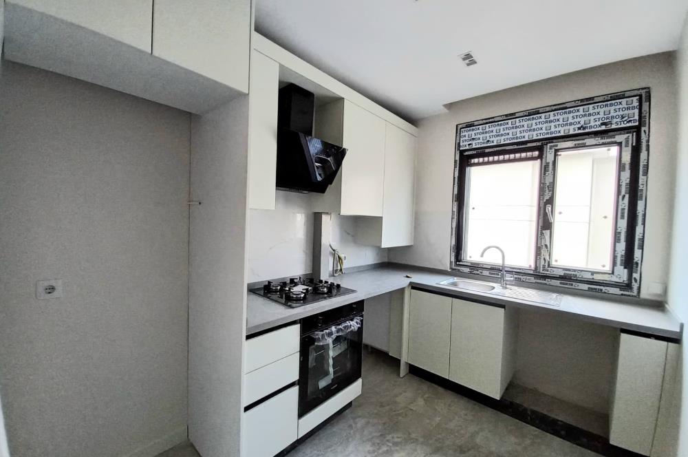 FENERYOLU'NDA SIFIR BİNADA GÜNEY CEPHE 2+1 KULLANIŞLI DAİRE