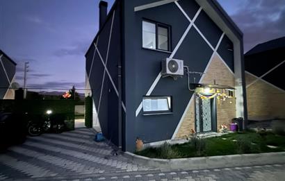 CENTURY 21 PLUS'DAN VİLLA DE GÖL SİTESİNDE SATILIK EŞYALI VİLLA