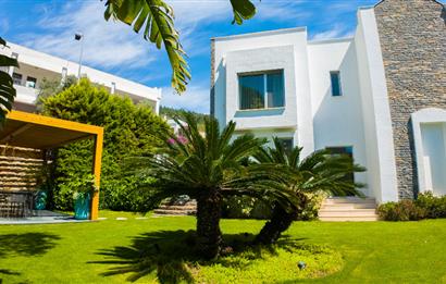 Bodrum Torba Denize 70 metre 6+2 Eşyalı Müstakil Villa