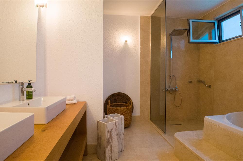 Bodrum Torba Denize 70 metre 6+2 Eşyalı Müstakil Villa