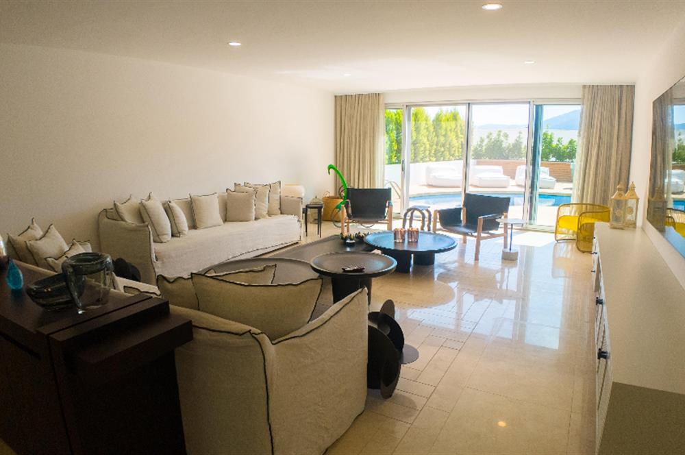 Bodrum Torba Denize 70 metre 6+2 Eşyalı Müstakil Villa