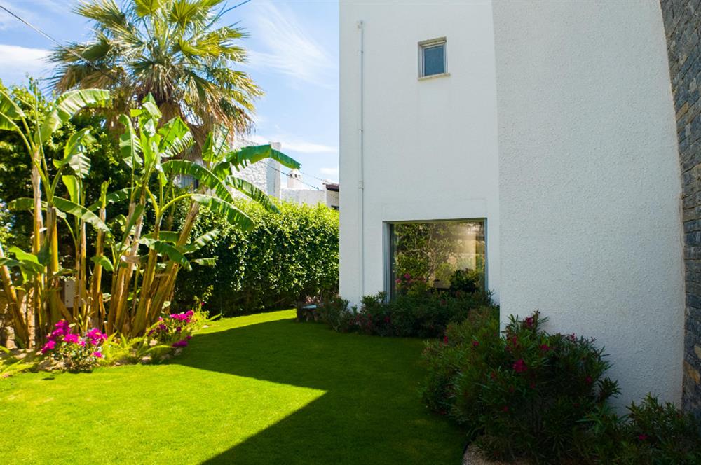 Bodrum Torba Denize 70 metre 6+2 Eşyalı Müstakil Villa