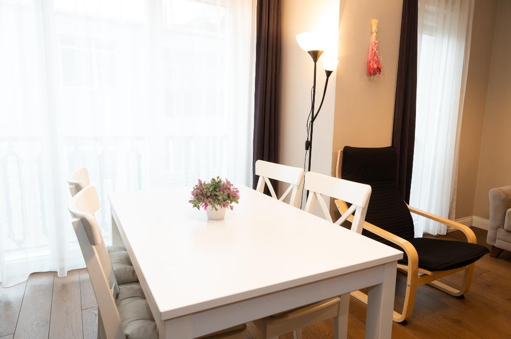 CENTURY21 FOREVER CİHANGİR'DE MERKEZİ KONUMLU KİRALIK 1+1 DAİRE
