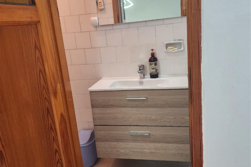 C21 BAL'DAN AYVALIK ALTINOVA'DA DENİZİN KIYISINDA KİRALIK VİLLA