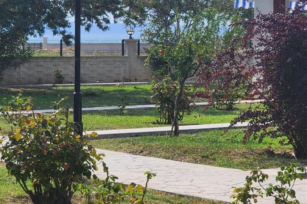C21 BAL'DAN AYVALIK ALTINOVA'DA DENİZİN KIYISINDA KİRALIK VİLLA
