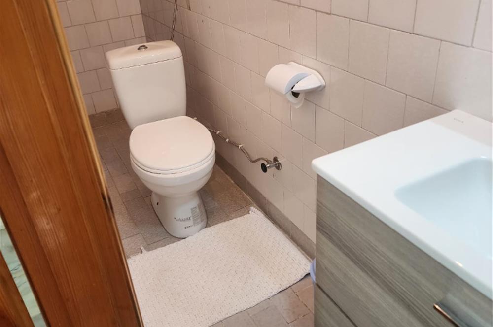 C21 BAL'DAN AYVALIK ALTINOVA'DA DENİZİN KIYISINDA KİRALIK VİLLA