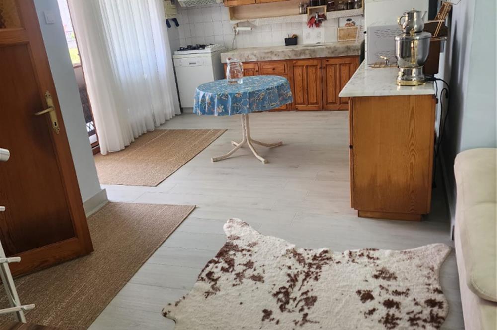 C21 BAL'DAN AYVALIK ALTINOVA'DA DENİZİN KIYISINDA KİRALIK VİLLA