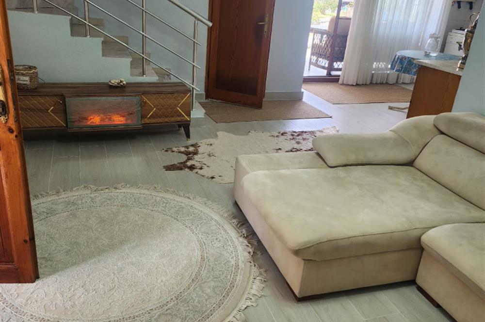C21 BAL'DAN AYVALIK ALTINOVA'DA DENİZİN KIYISINDA KİRALIK VİLLA