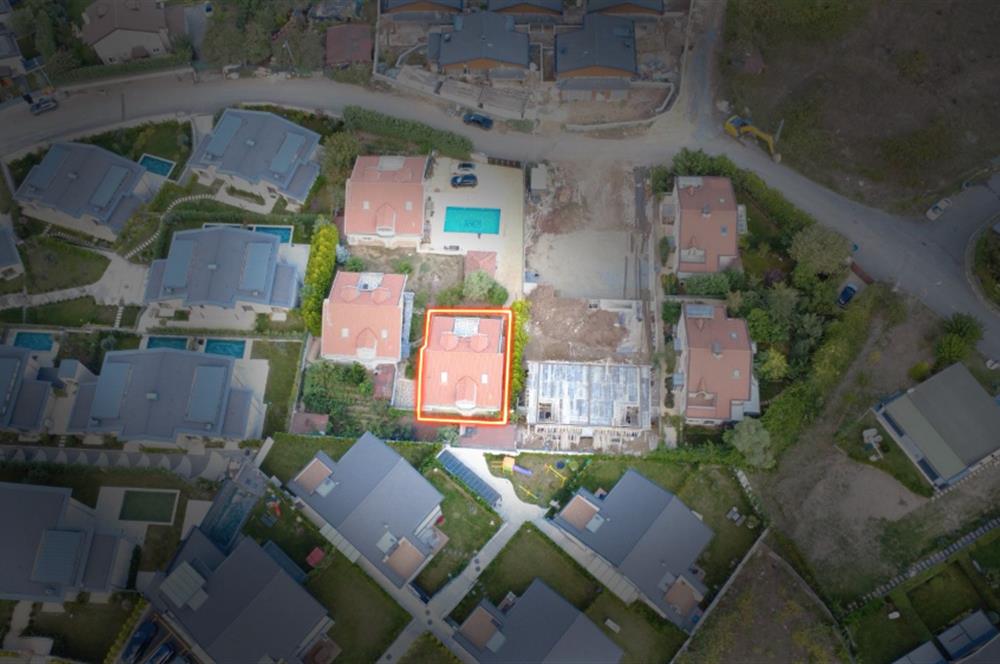 Zekeriyaköy'de Aidatsız Kiralık Villa Fırsatı