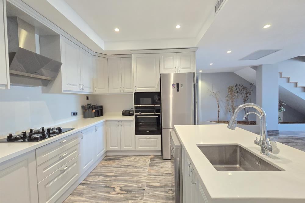 Ortakentte Satılık Deniz Manzaralı Özel Havuzlu Tam Müstakil 4+1 Villa