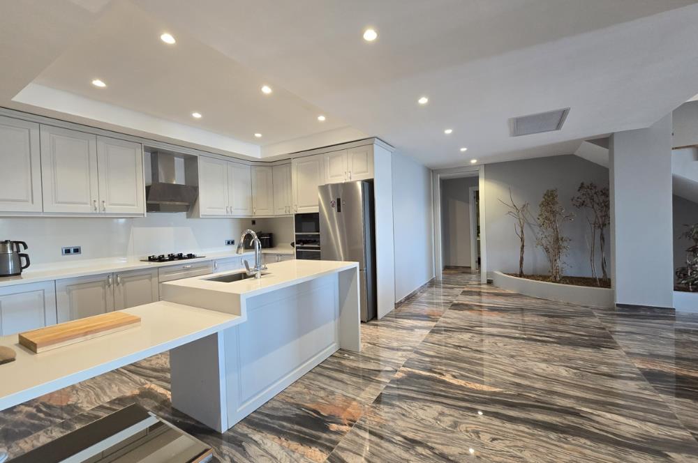 Ortakentte Satılık Deniz Manzaralı Özel Havuzlu Tam Müstakil 4+1 Villa