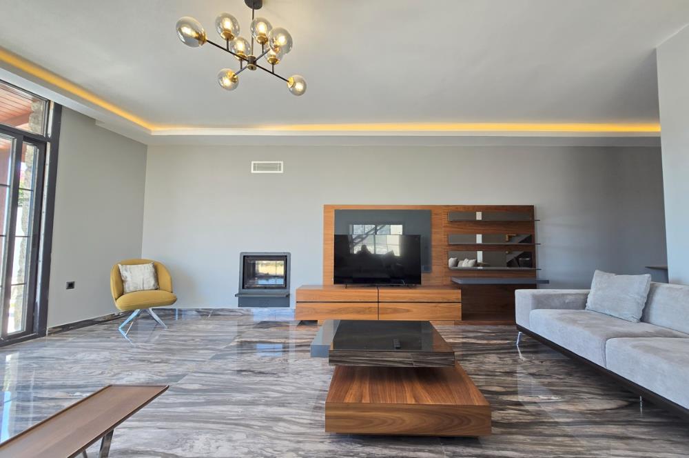 Ortakentte Satılık Deniz Manzaralı Özel Havuzlu Tam Müstakil 4+1 Villa