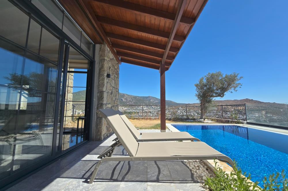 Ortakentte Satılık Deniz Manzaralı Özel Havuzlu Tam Müstakil 4+1 Villa