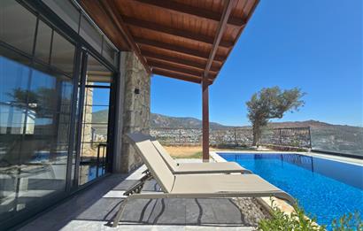 Ortakentte Satılık Deniz Manzaralı Özel Havuzlu Tam Müstakil 4+1 Villa