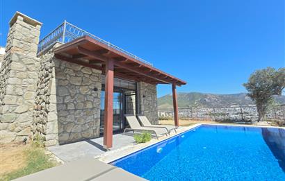 Ortakentte Satılık Deniz Manzaralı Özel Havuzlu Tam Müstakil 4+1 Villa