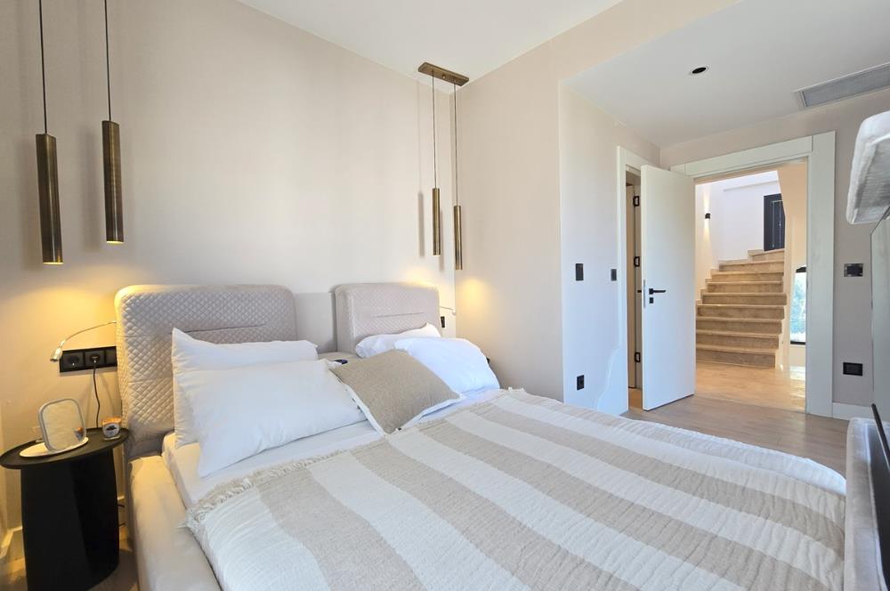 Denize yürüme mesafesinde Ormana cepheli 1.000m2 müstakil arsa içinde Deniz manzaralı 5+1 Villa