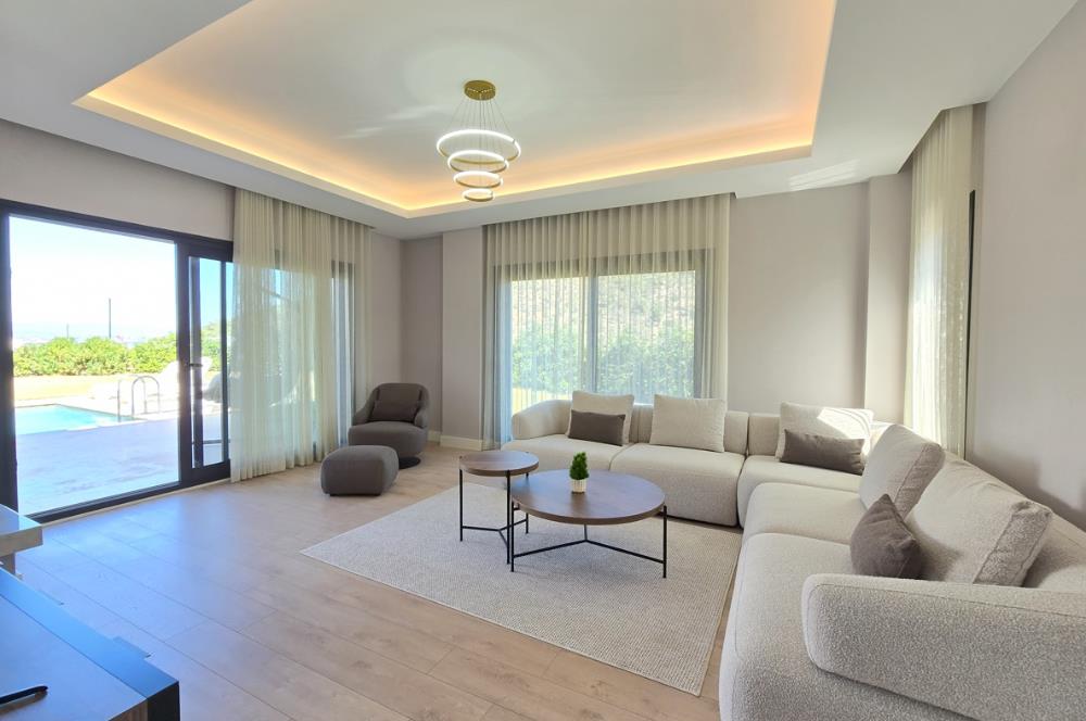 Denize yürüme mesafesinde Ormana cepheli 1.000m2 müstakil arsa içinde Deniz manzaralı 5+1 Villa