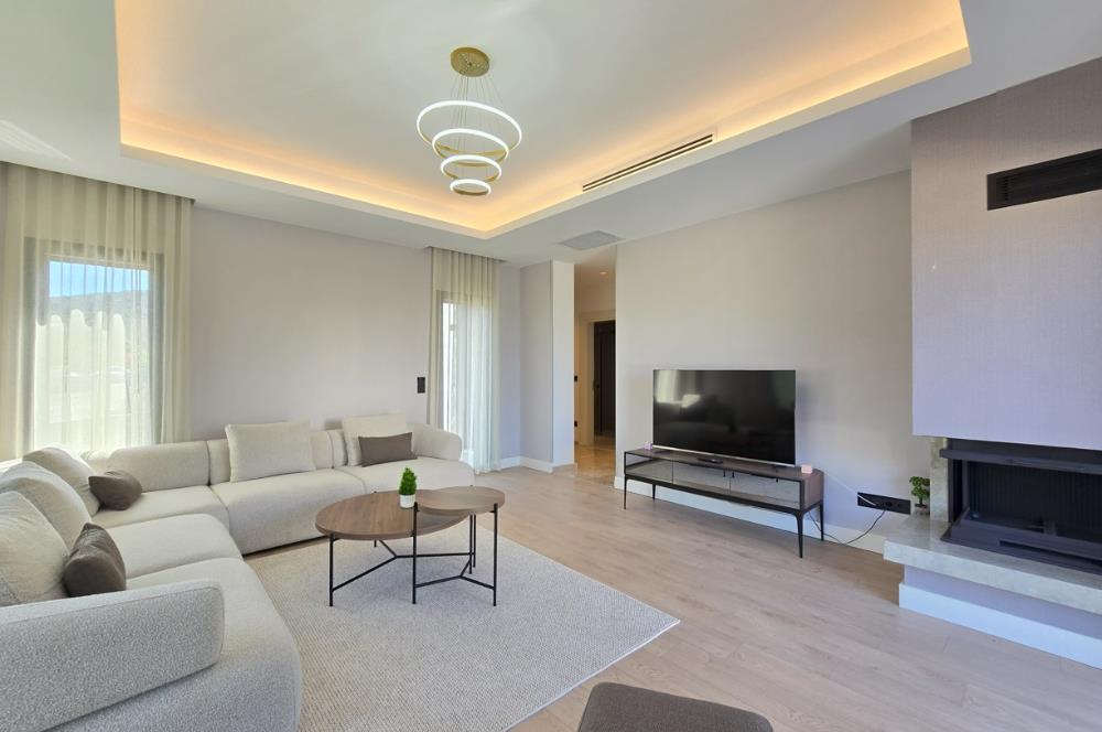 Denize yürüme mesafesinde Ormana cepheli 1.000m2 müstakil arsa içinde Deniz manzaralı 5+1 Villa