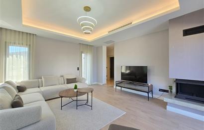 Denize yürüme mesafesinde Ormana cepheli 1.000m2 müstakil arsa içinde Deniz manzaralı 5+1 Villa