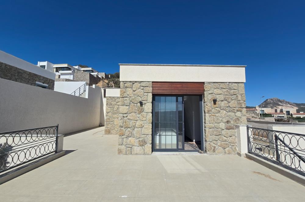 Ortakentte Satılık Deniz Manzaralı Özel Havuzlu Tam Müstakil 4+1 Villa