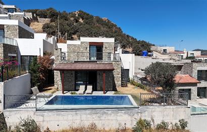 Ortakentte Satılık Deniz Manzaralı Özel Havuzlu Tam Müstakil 4+1 Villa
