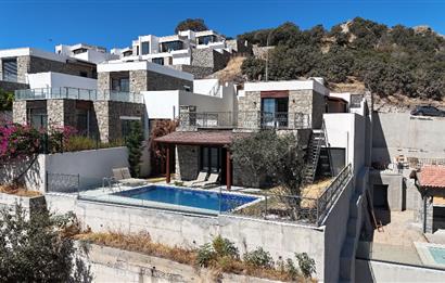 Ortakentte Satılık Deniz Manzaralı Özel Havuzlu Tam Müstakil 4+1 Villa