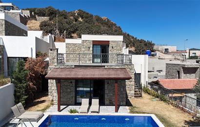 Ortakentte Satılık Deniz Manzaralı Özel Havuzlu Tam Müstakil 4+1 Villa