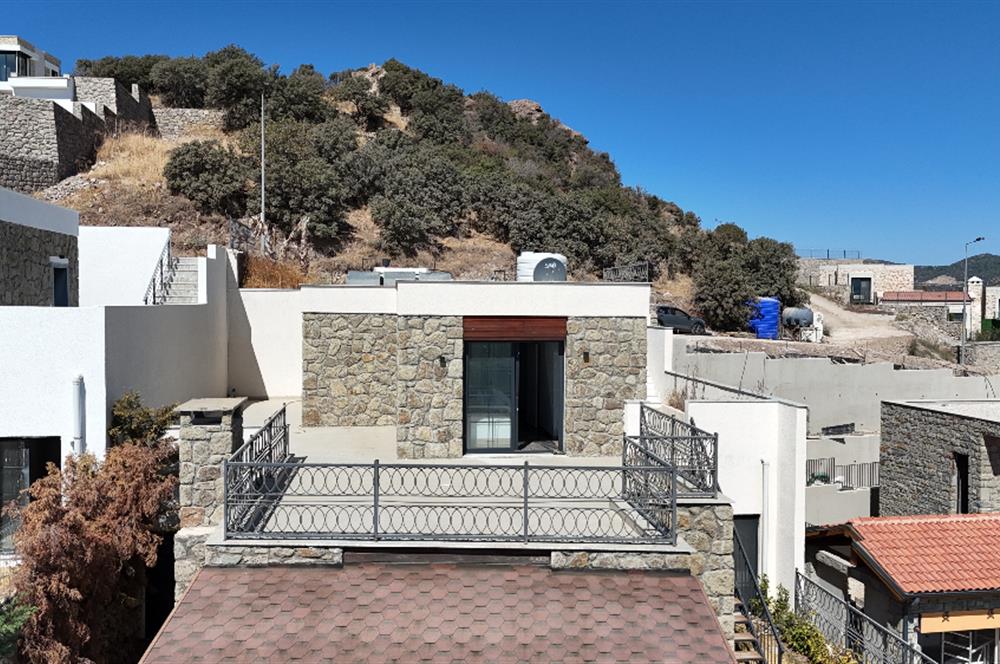 Ortakentte Satılık Deniz Manzaralı Özel Havuzlu Tam Müstakil 4+1 Villa