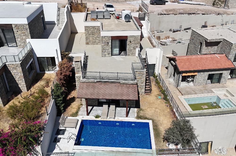 Ortakentte Satılık Deniz Manzaralı Özel Havuzlu Tam Müstakil 4+1 Villa