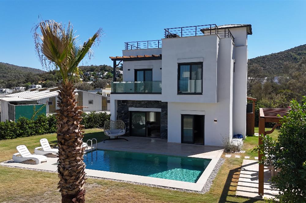 Denize yürüme mesafesinde Ormana cepheli 1.000m2 müstakil arsa içinde Deniz manzaralı 5+1 Villa