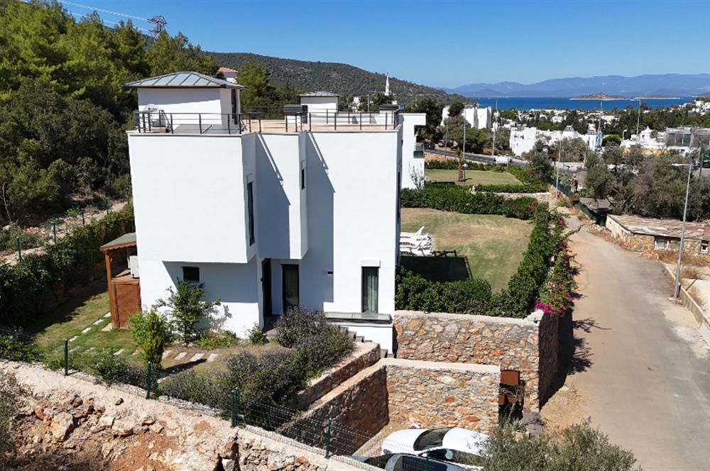 Denize yürüme mesafesinde Ormana cepheli 1.000m2 müstakil arsa içinde Deniz manzaralı 5+1 Villa