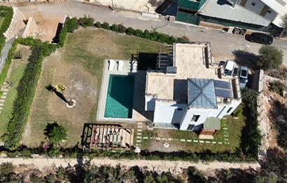 Denize yürüme mesafesinde Ormana cepheli 1.000m2 müstakil arsa içinde Deniz manzaralı 5+1 Villa
