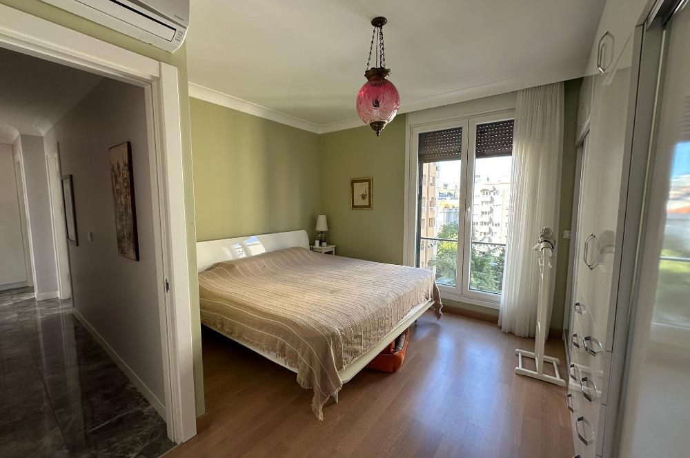 CADDEBOSTAN'DA BAĞDAT CADDESİ'NE PARALEL SATILIK 5+1 DAİRE