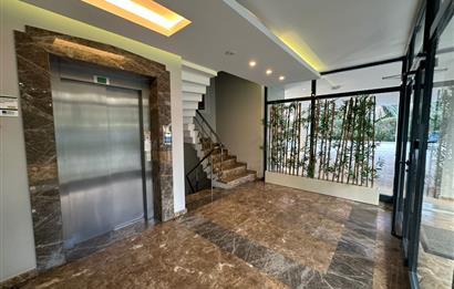 CADDEBOSTAN'DA BAĞDAT CADDESİ'NE PARALEL SATILIK 5+1 DAİRE