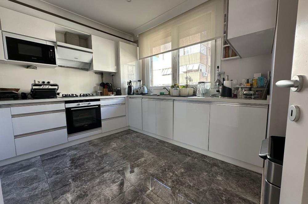 CADDEBOSTAN'DA BAĞDAT CADDESİ'NE PARALEL SATILIK 5+1 DAİRE