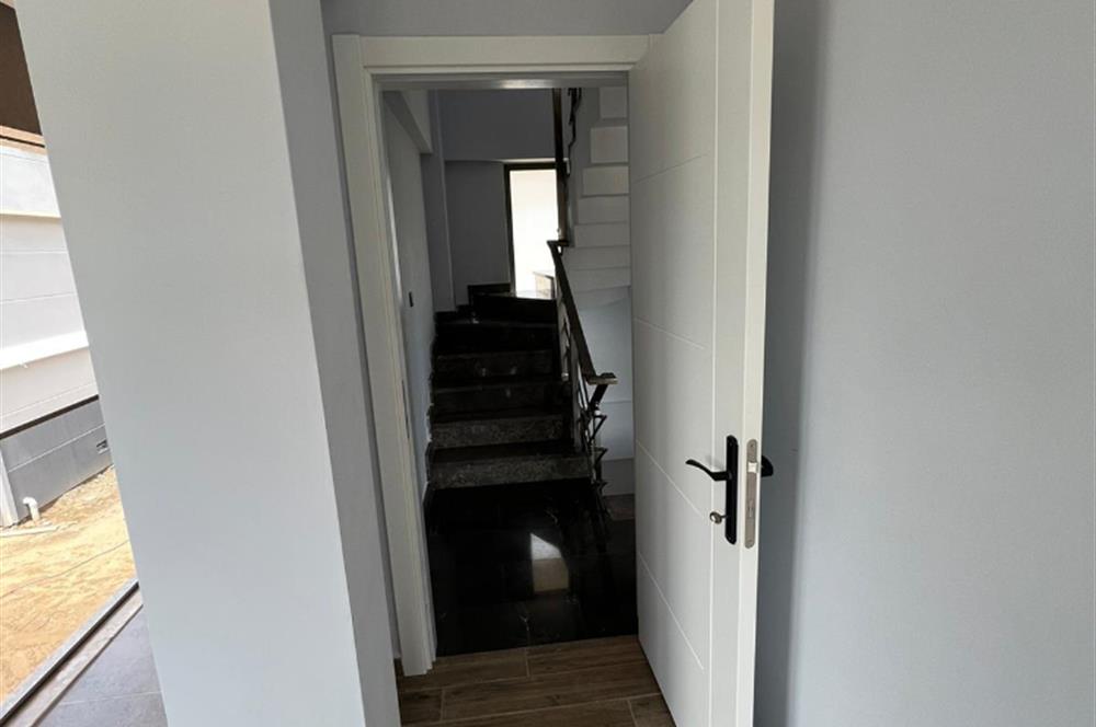 BALIKESİR AVŞA ADASINDA HAVUZLU VİLLA