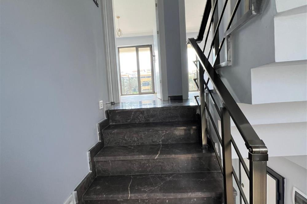 BALIKESİR AVŞA ADASINDA HAVUZLU VİLLA