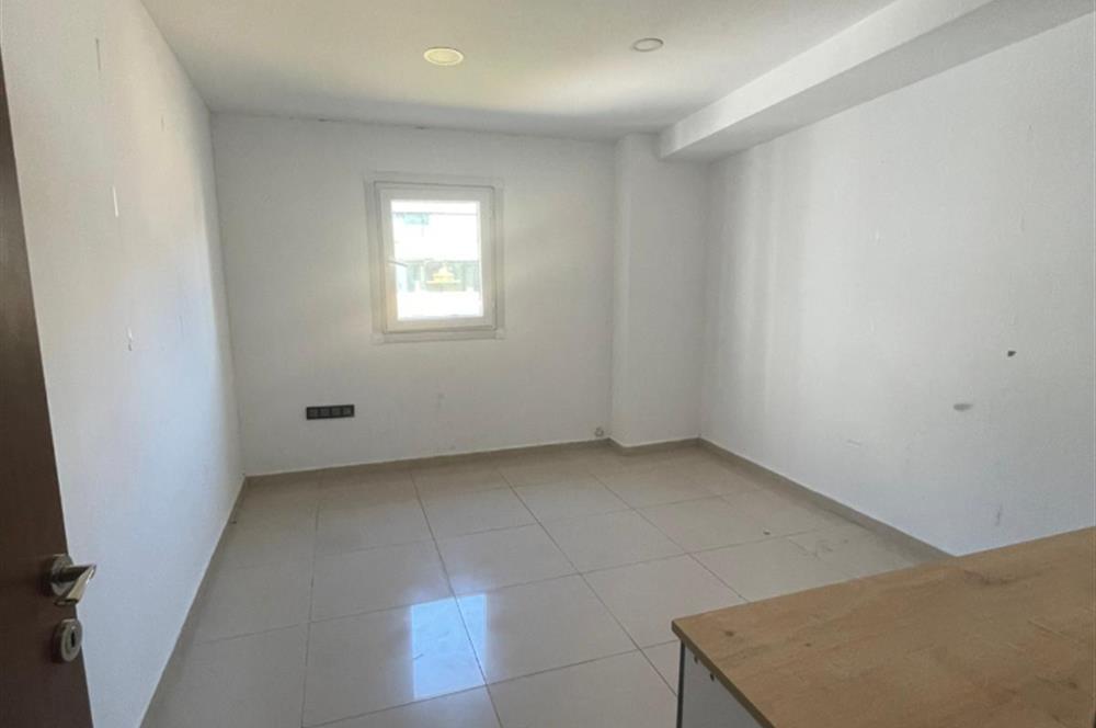 ESENYURT 'TA METROBÜS YANI KİRALIK İŞYERİ -OFİS 700M2 FULL KAT