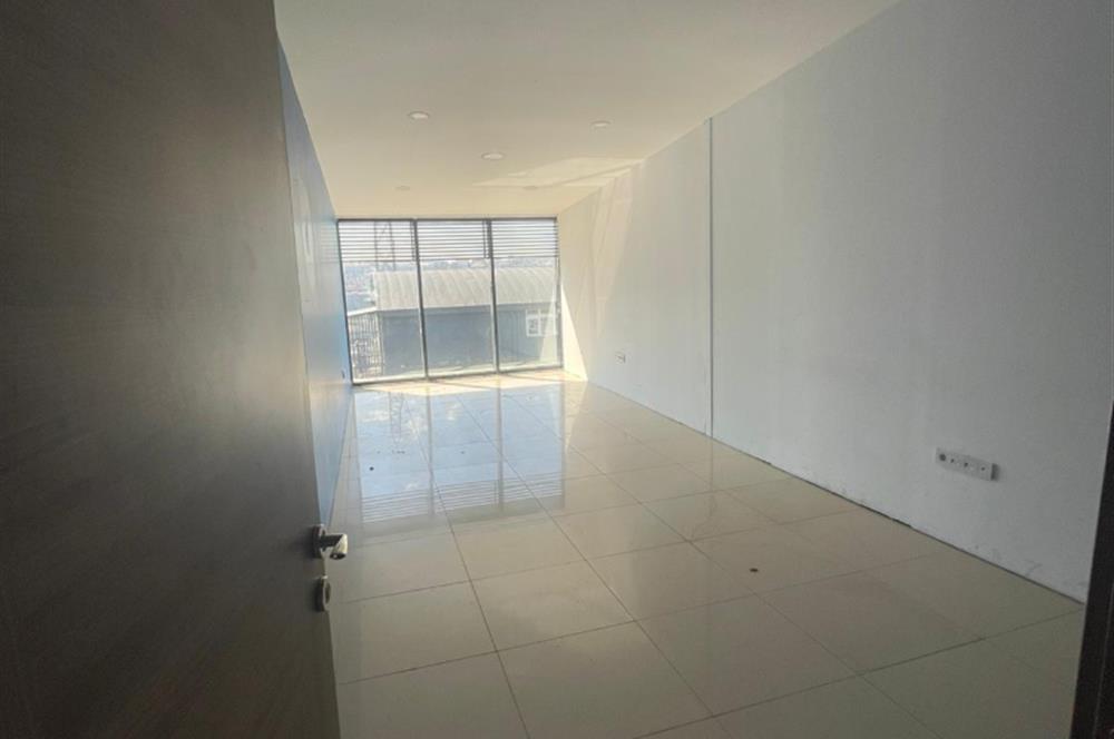ESENYURT 'TA METROBÜS YANI KİRALIK İŞYERİ -OFİS 700M2 FULL KAT