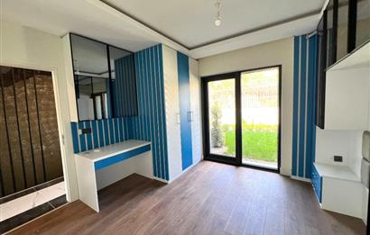 Zekeriyaköy'de Ormana Komşu Prestijli Site'de Satılık Villa