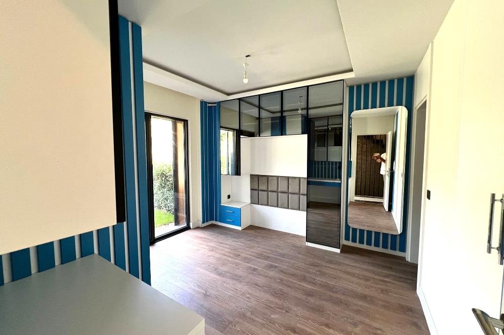 Zekeriyaköy'de Ormana Komşu Prestijli Site'de Satılık Villa