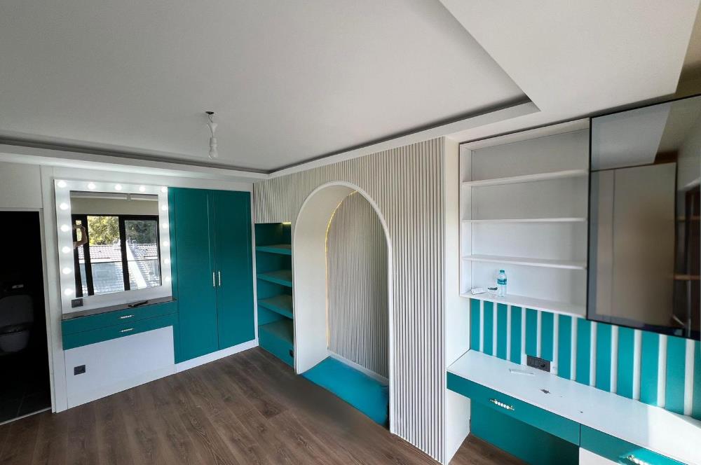 Zekeriyaköy'de Ormana Komşu Prestijli Site'de Satılık Villa