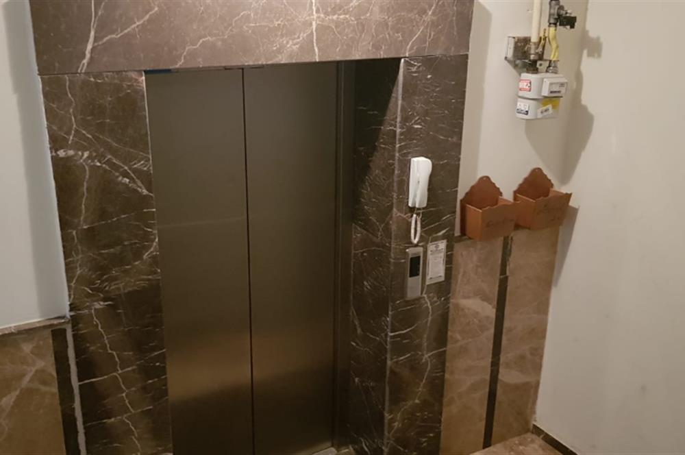 Century21 Bal' dan Bahçelievler'de Eşyasız 1+1  Daire